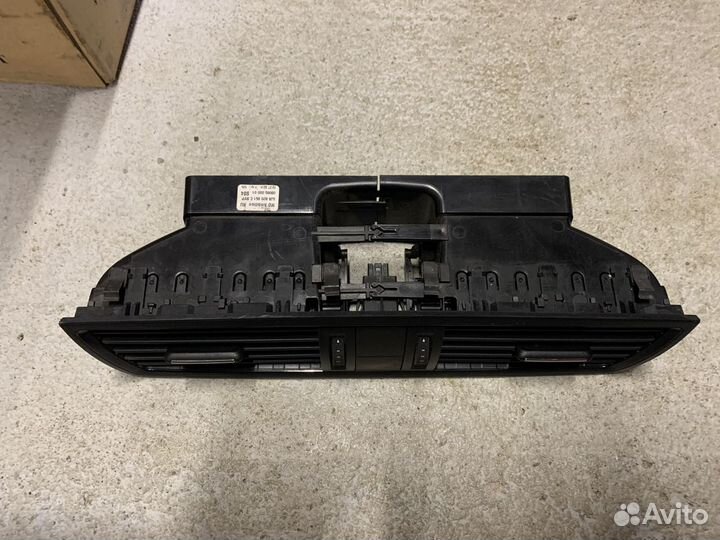 Дефлектор воздуховода центральный skoda rapid