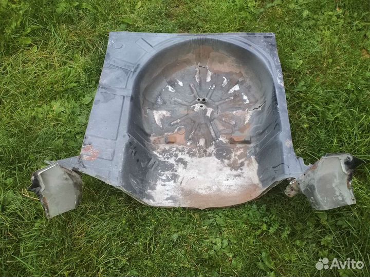 Пол багажника 