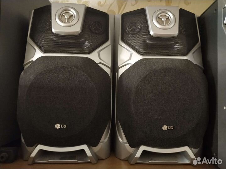 Музыкальный центр и колонки