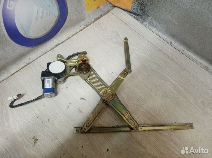 Стеклоподъемник перед Geely MK Лев