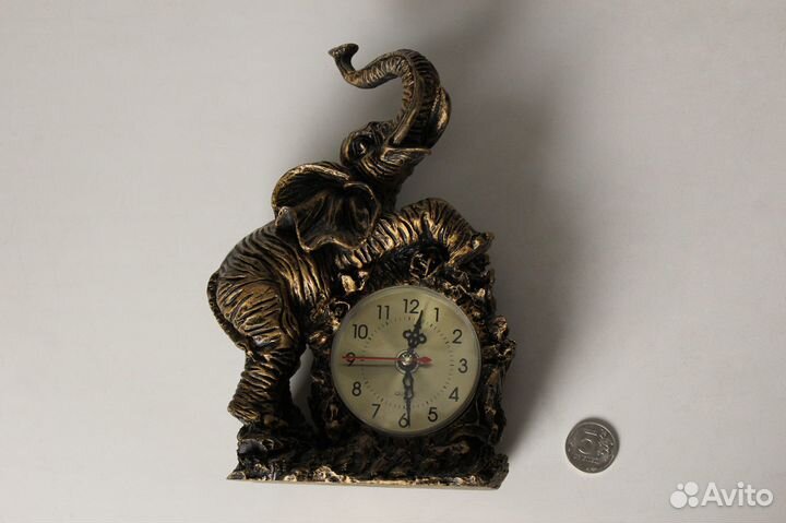 Часы настольные со слоном