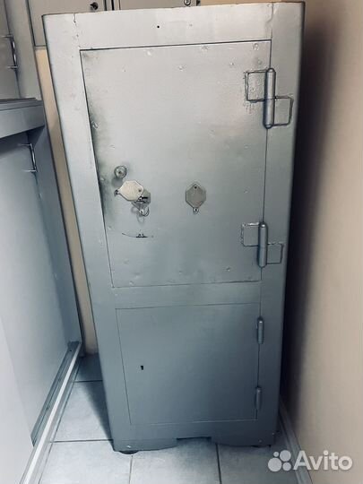 Сейф металлический