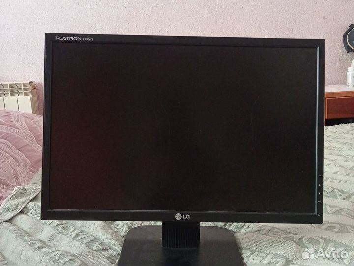 Монитор LG flatron L192WS-BN
