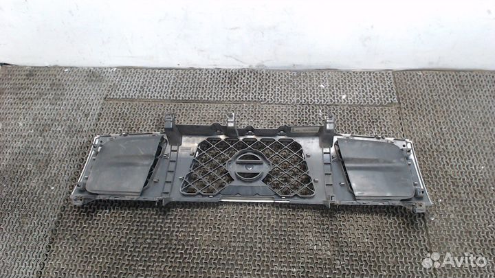 Решетка радиатора Nissan Titan, 2005