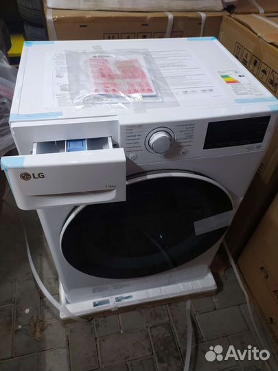 Стиральная машина с сушкой LG f2j6hg7w 7кг(новая)