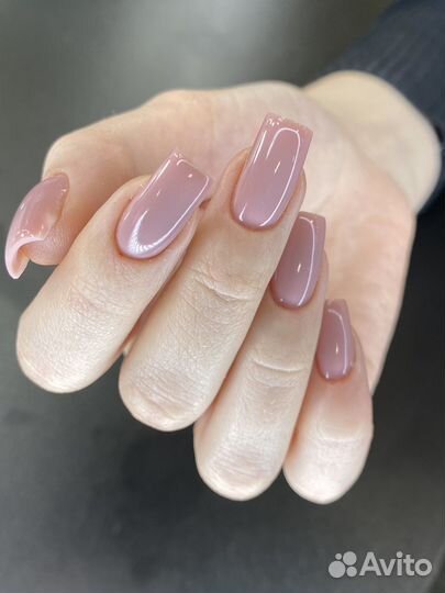 Модель на маникюр