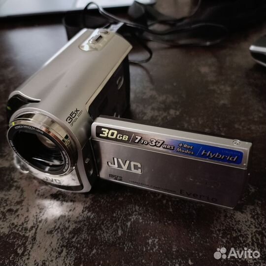 Цифровая видеокамера с HDD JVC Everio GZ-MG335