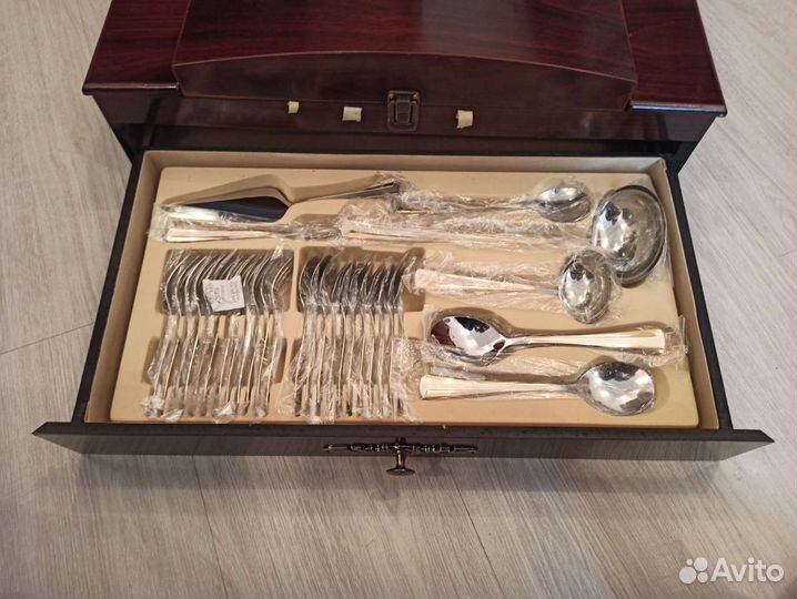 Набор столовых приборов