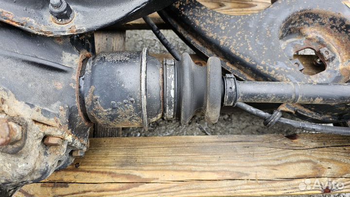 Задний подрамник в сборе на Mercedes W123