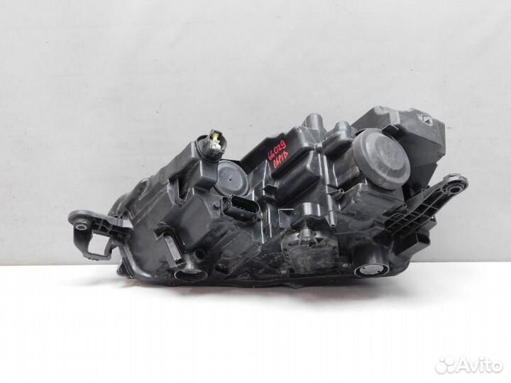 Фара правая Skoda Rapid