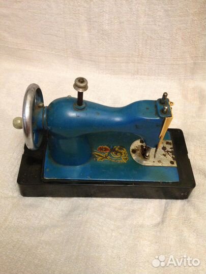 Швейная машинка мини 60-х годов.Ручная.Пр. СССР