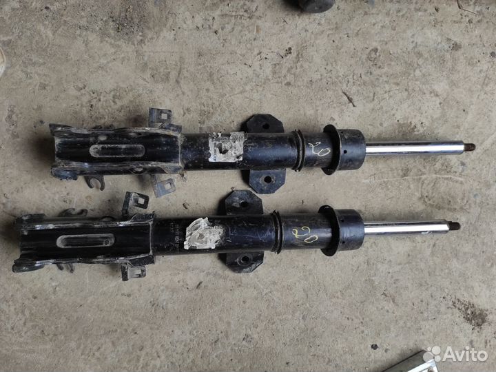 Амортизатор Mercedes V class A4473201300 (правый)