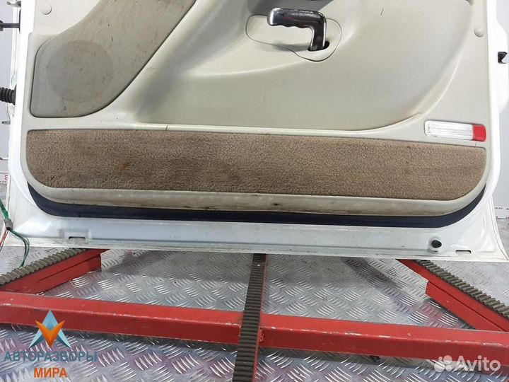 Обшивка двери передняя правая Cadillac Escalade 2