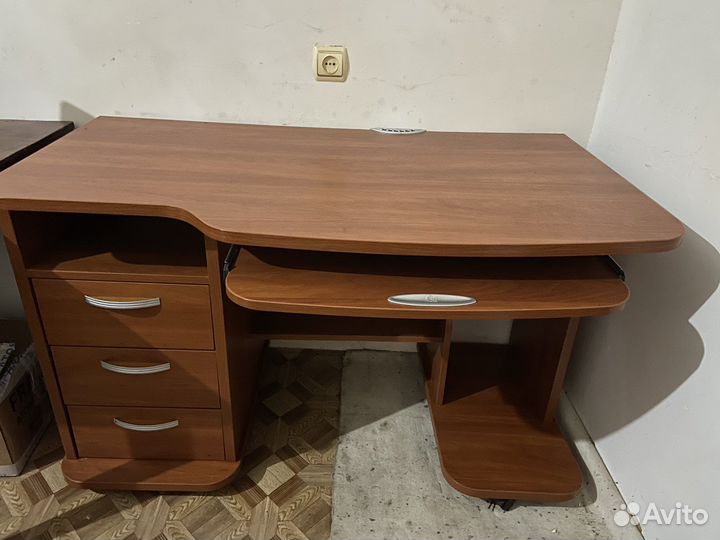 Очень удобный Компьютерный стол бу