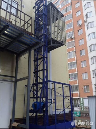 Подъемник мачтовый грузовой. Грузовой подъемник