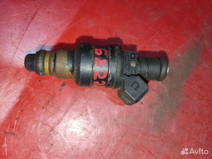 Форсунка топливная Audi A4 B5 седан 1.8I ADR 1996