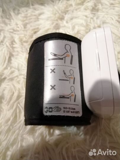 Тонометр на запястье Omron RS 1