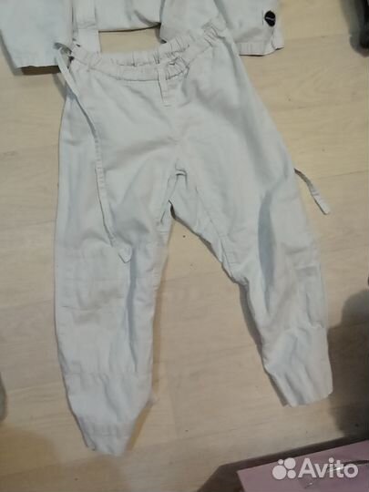 Кимано тëмно– синее на рост 145 и белое меньше