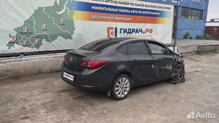 Плафон солонный передний Opel Astra (J) 1230143