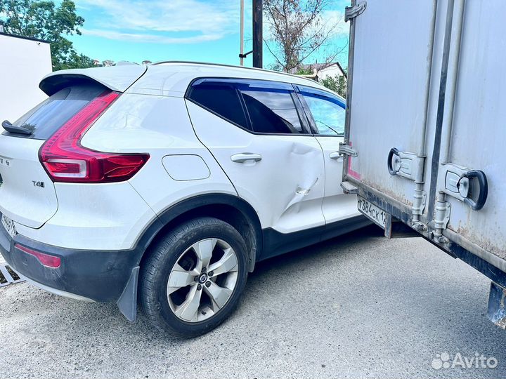 Дверь Volvo XC 40