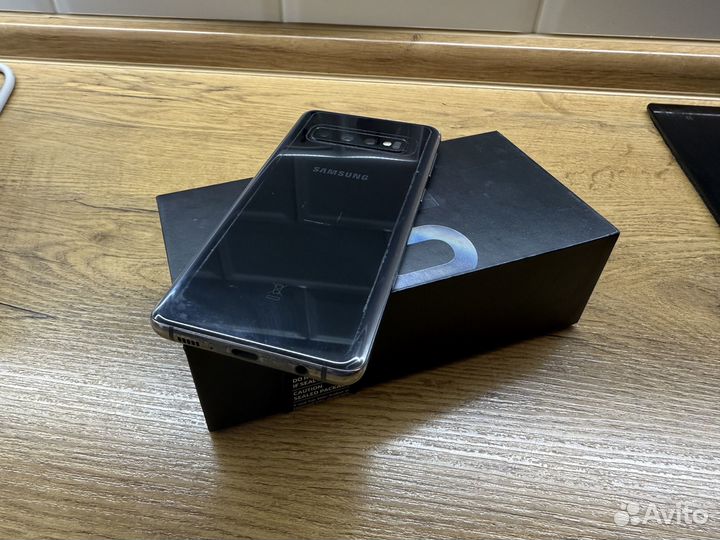 Samsung Galaxy S10, 8/128 ГБ