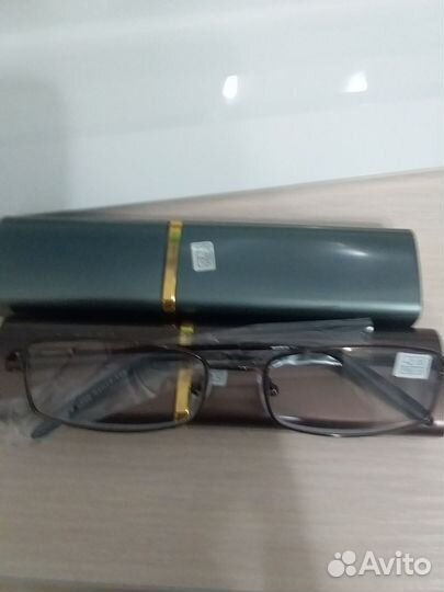 Очки для зрения в тубе