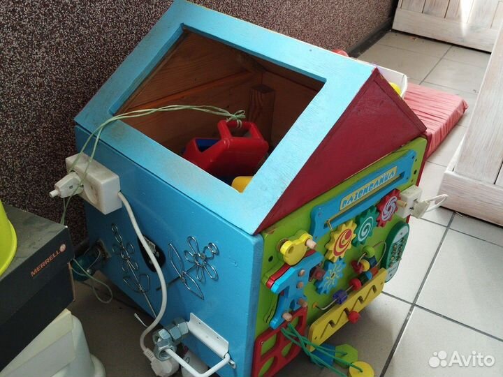 Бизиборд домик