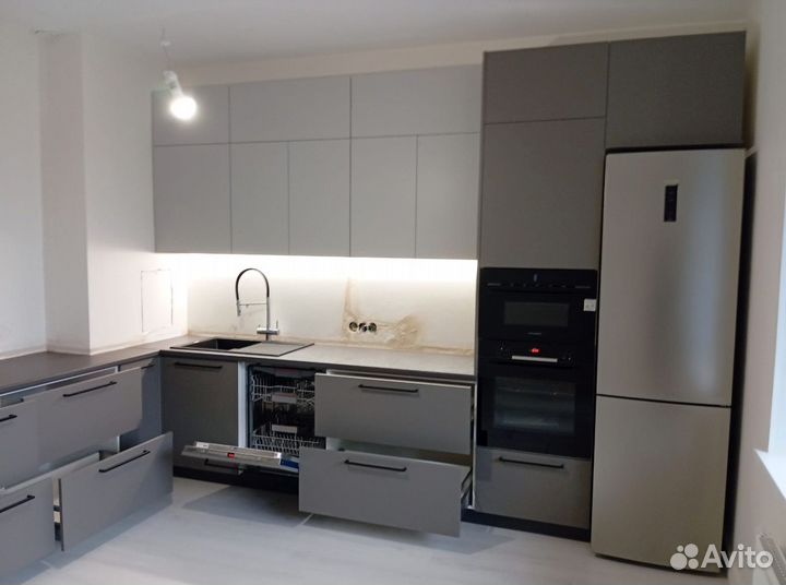 Кухонный гарнитур П-образный