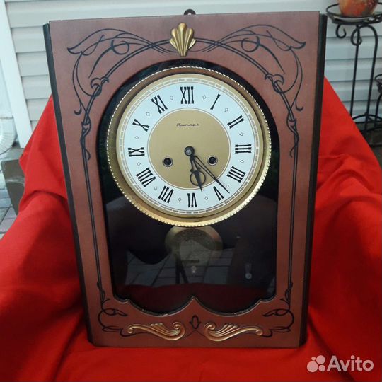 Настенныеые часы янтарь