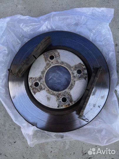 Передние тормозные диски на Nissan tiida б/у