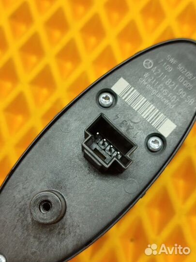 Кнопка стеклоподъемника задняя правая Mercedes Cls