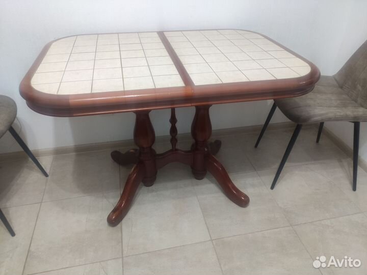 Стол кухонный