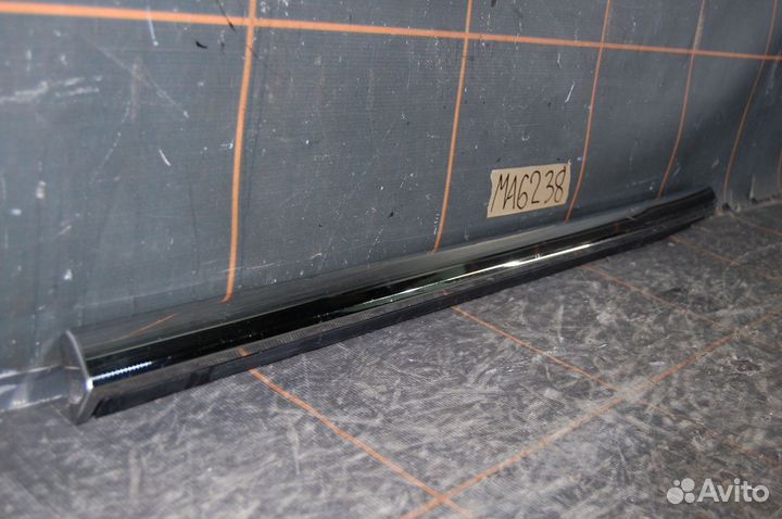 Накладка двери передней - Toyota Land Cruiser 200