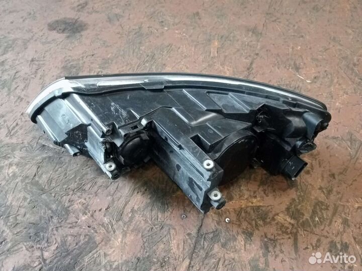 Фара передний правый Skoda Octavia A5