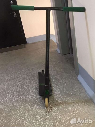 Трюковой самокат фирмы Aztec