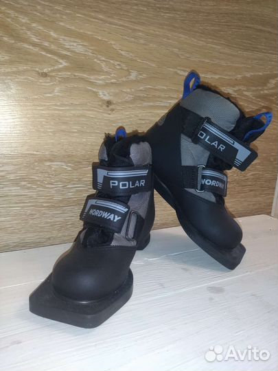 Лыжные ботинки