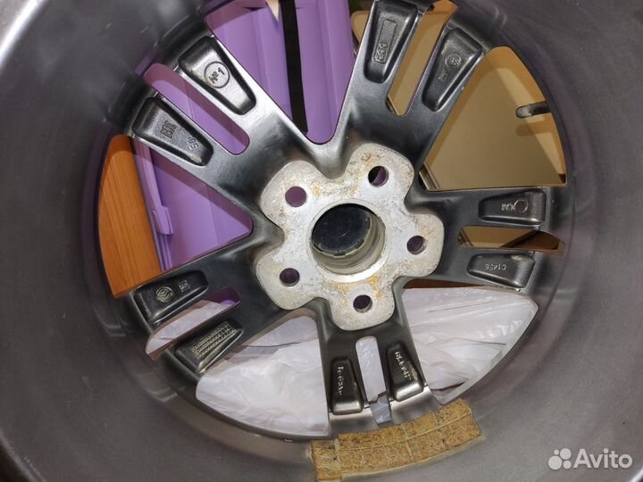 R16 Continental IceContact 2 205/60, PCD 5x105 DIA 55