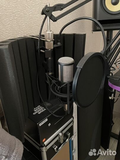 AKG P220 + экран + стойка + фильтры