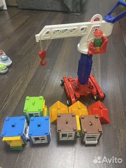 Кран с домами