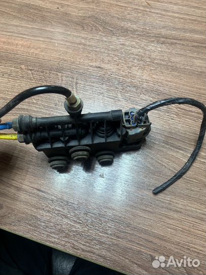 Клапан пневматический Land Rover Range Rover L322