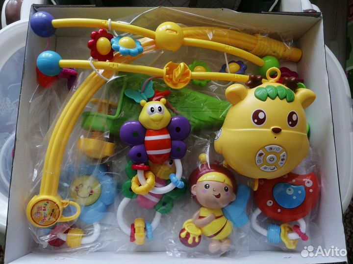 Музыкальный мобиль в кроватку с игрушками и светом