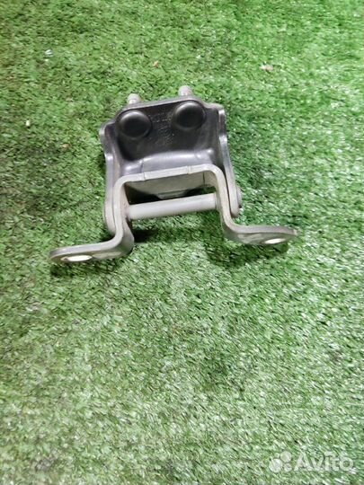 Петля двери задняя левая Geely Emgrand EC7