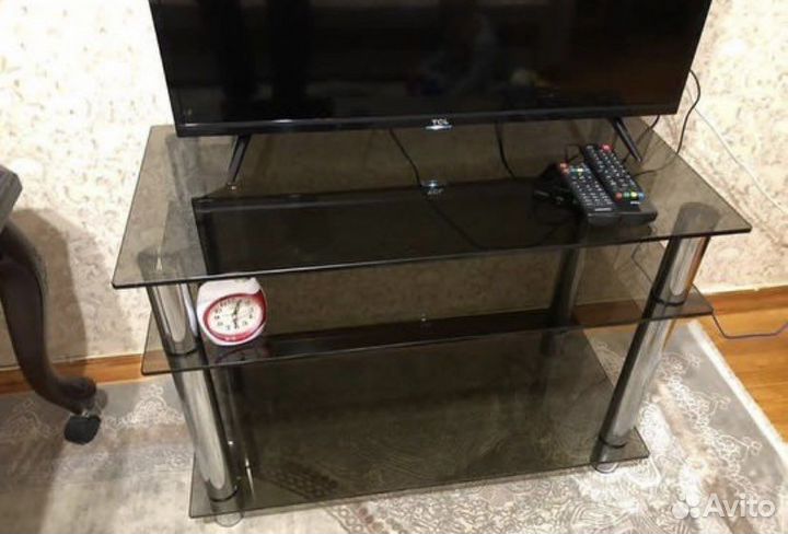 Стеклянная тумба под тв