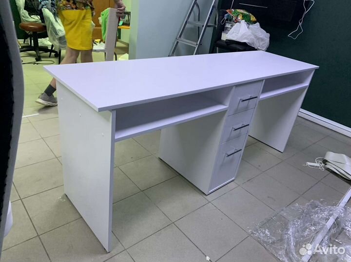 Маникюрный стол на 2 мастера