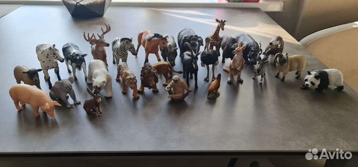 Фигурки Mojo и Schleich