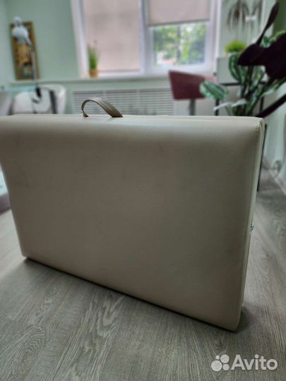 Массажная кушетка