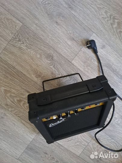 Басовый комбоусилитель