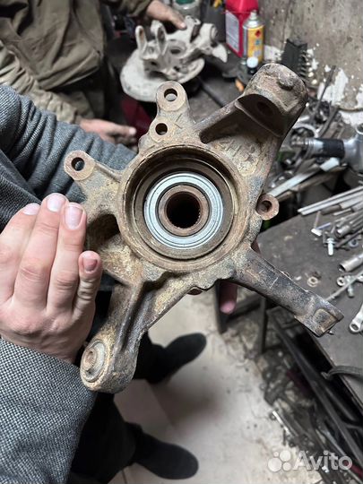 Ступица задняя левая toyota mark 2 110