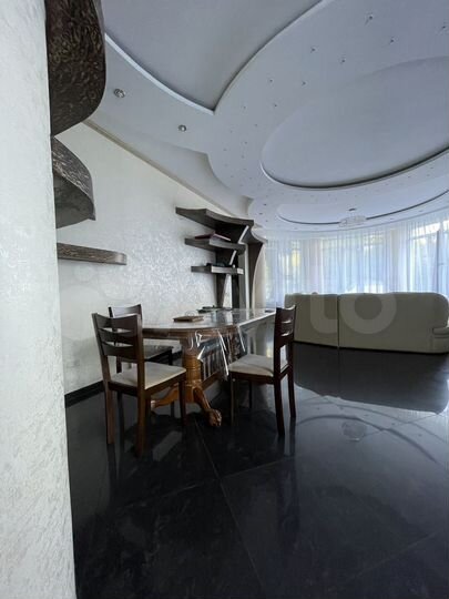 Дом 290 м² на участке 4,5 сот.