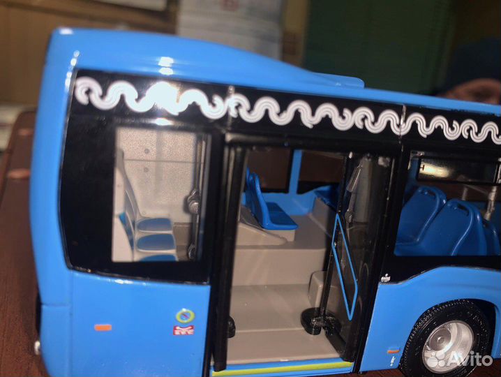 Модель автобуса нефаз 1:43 в упаковке